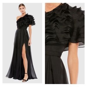 Mac Duggal 26527 NWT Ruffle Layered One Shoulder Gown